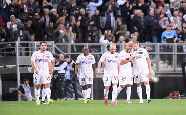 本规定第十三条禁止在歌舞娱乐场所播放音乐、屏幕界面或娱乐场所电子游戏机的娱乐项目录像；接受歌舞娱乐场所未成年人的；在政府法定节假日向未成年人提供娱乐场所设置的电子游戏机；娱乐场所允许的用户超过核心  